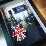 Quadro Noel Gallagher com Mini Guitarra e Ingresso