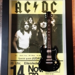 Quadro Angus Young com Mini Guitarra