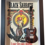 Quadro Tony Iommi com Mini Guitarra