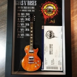 Quadro Slash com Mini Guitarra