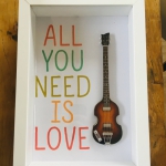 Quadro Paul McCartney com mini Baixo