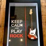 Quadro Keep Calm com Mini Guitarra