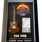 Quadro Tony Iommi com Mini Guitarra