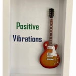 Quadro Positive Vibration com mini Guitarra