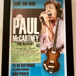 Quadro Paul McCartney com mini Baixo