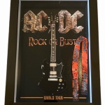 Quadro Angus Young com Mini Guitarra