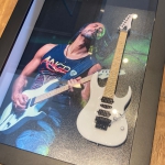 Quadro Marcelo Barbosa com Mini Guitarra produzido exclusivamente para o msico