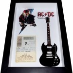 Quadro Angus Young com Mini Guitarra