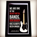  Quadro Adrian Smith com Mini Guitarra