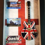 Quadro Noel Gallagher com Mini Guitarra