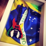 Quadro Humberto Gessinger com Mini Guitarra